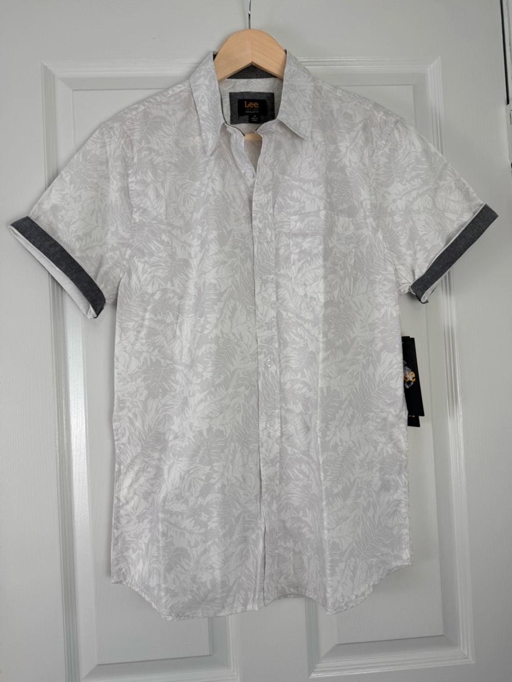 NWT Lee Men's White Silver Short-Sleeve 100% Cotton Hawaiian Print Camp Shirt